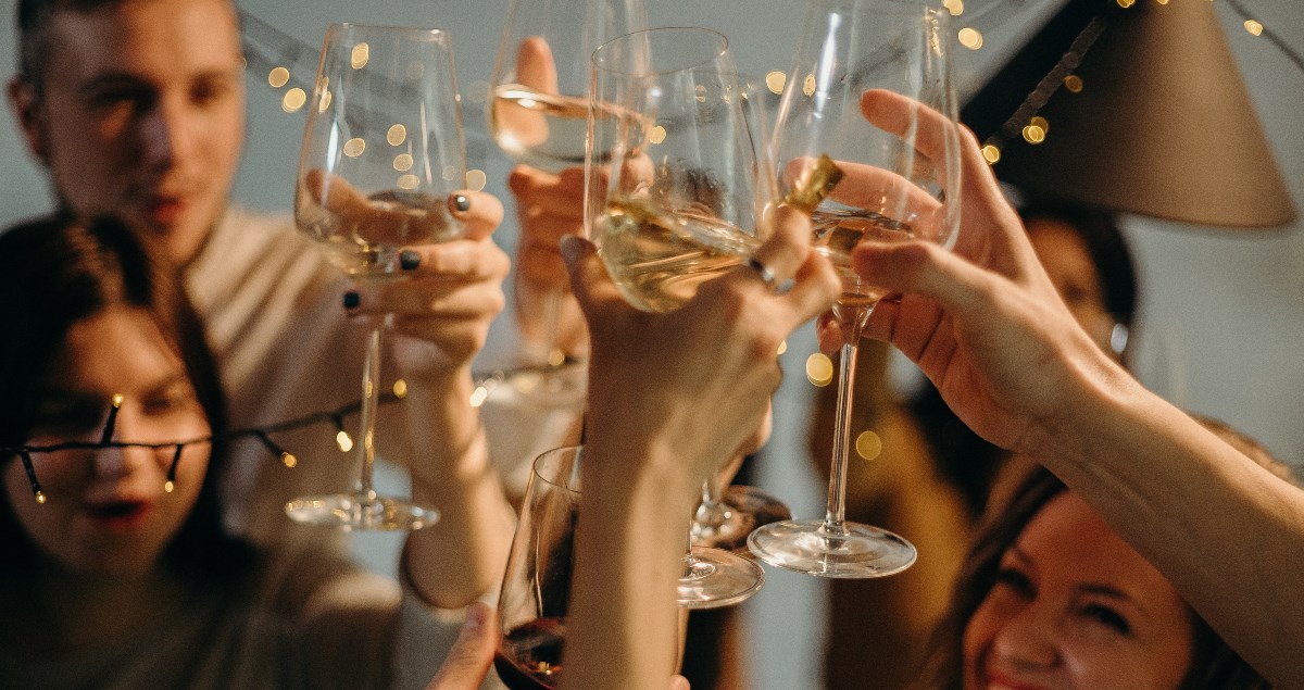 Svakodnevno ispijanje kave i alkohola zapravo vam može produljiti život?